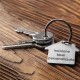 Portachiavi personalizzato con incisione a forma di casetta porta chiavi in metallo